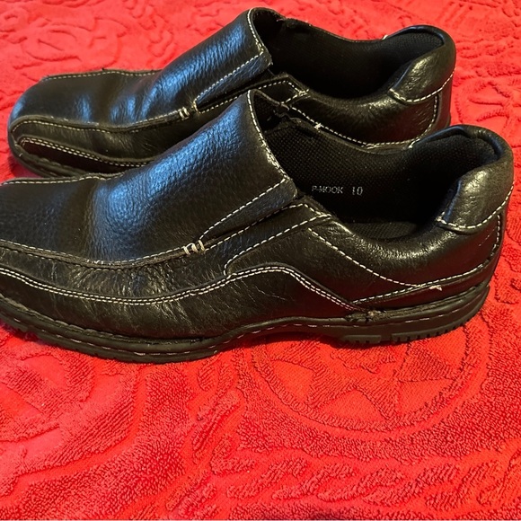 Steve Madden Black Loafers with Leather Finish and‎ Sturdy Sole - Picture 1 of 8